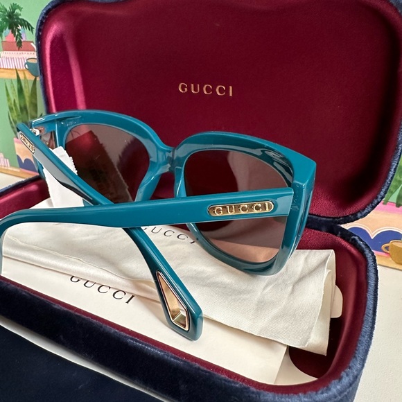 Gucci Sunglasses - Picture 9 of 15